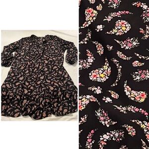 Floral women’s floral paisley v neck ruffled end tiered dress. Size XXL.